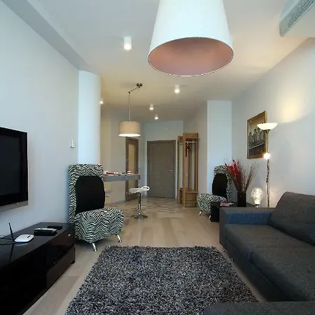 Old Town Riverside Apartment *