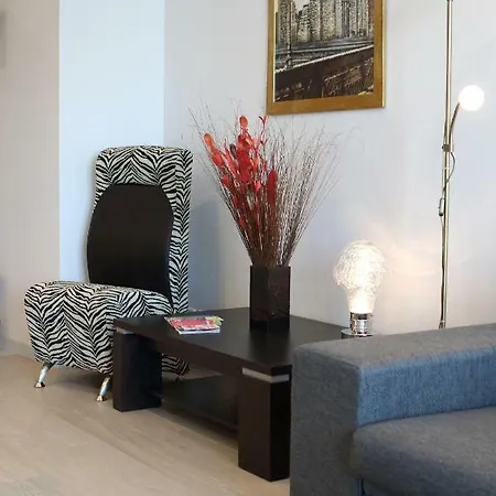 Old Town Riverside Apartment *