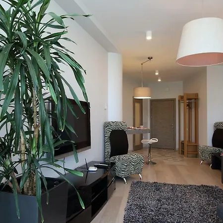 Old Town Riverside Apartment *