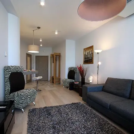 Old Town Riverside Apartment *